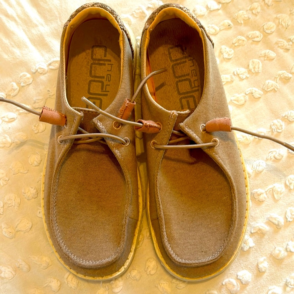 Hey dude size 7